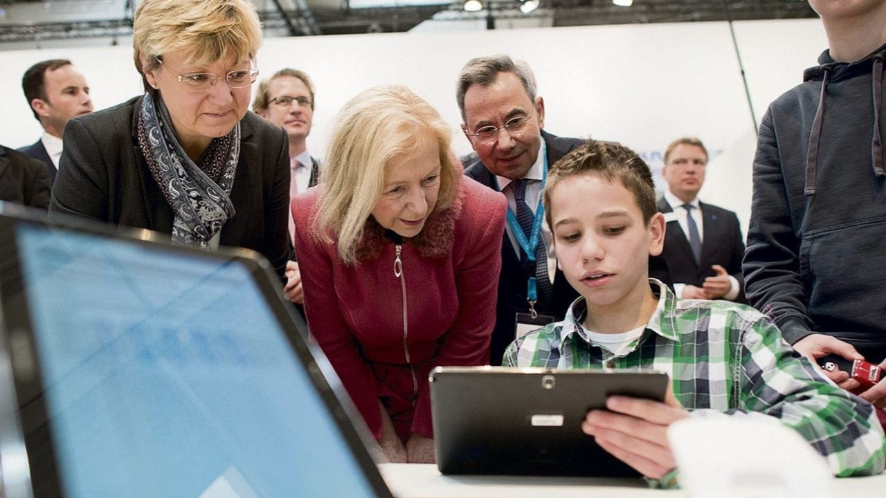 DigitalPakt Schule umsetzen - was ist jetzt wichtig? - wirelessmaxx - drahtlose kompetenz GmbH