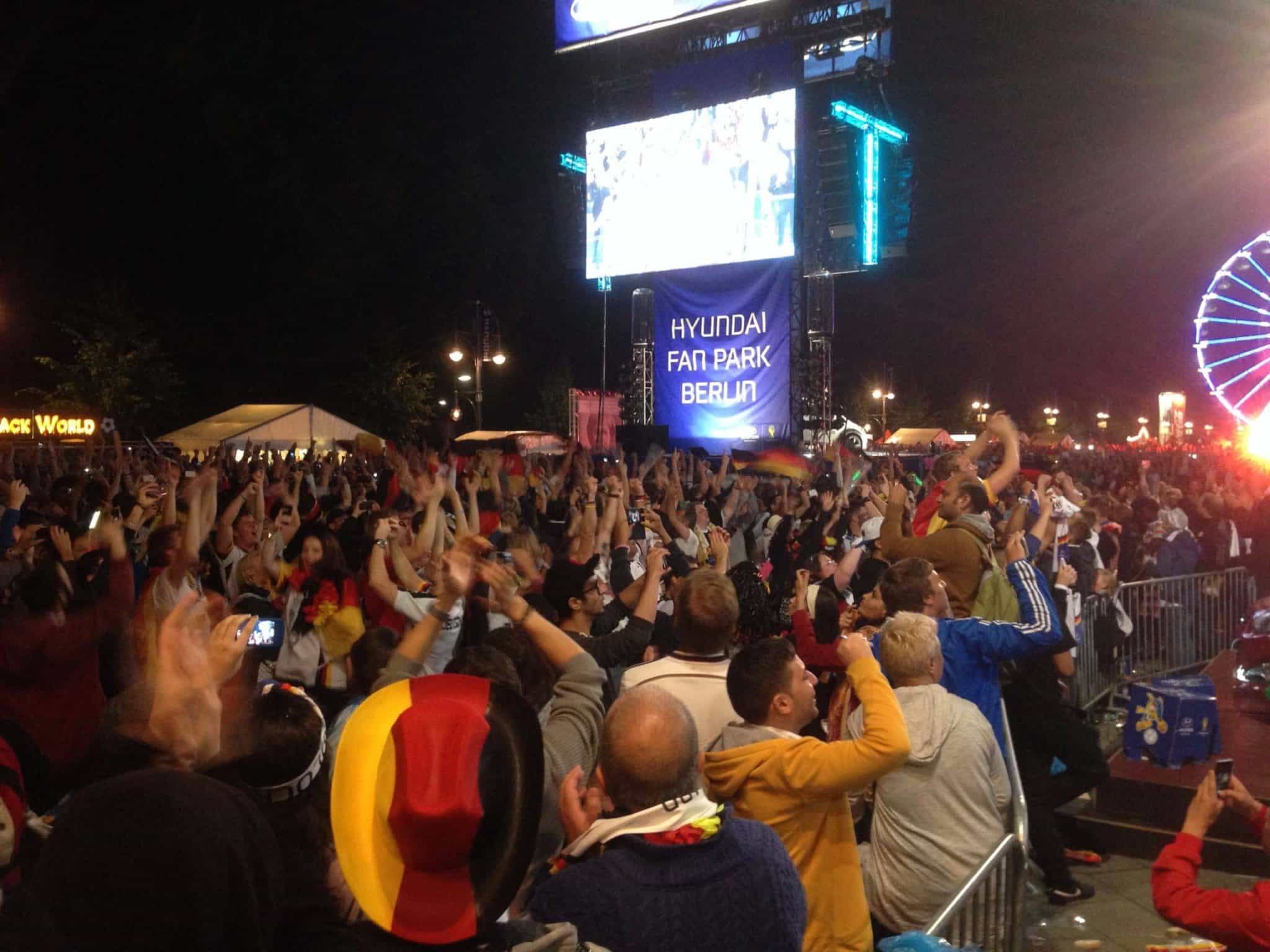 Fanmeile FIFA WM HYUNDAI Publicviewing Brandenburger Tor Berlin - wirelessmaxx - drahtlose kompetenz GmbH